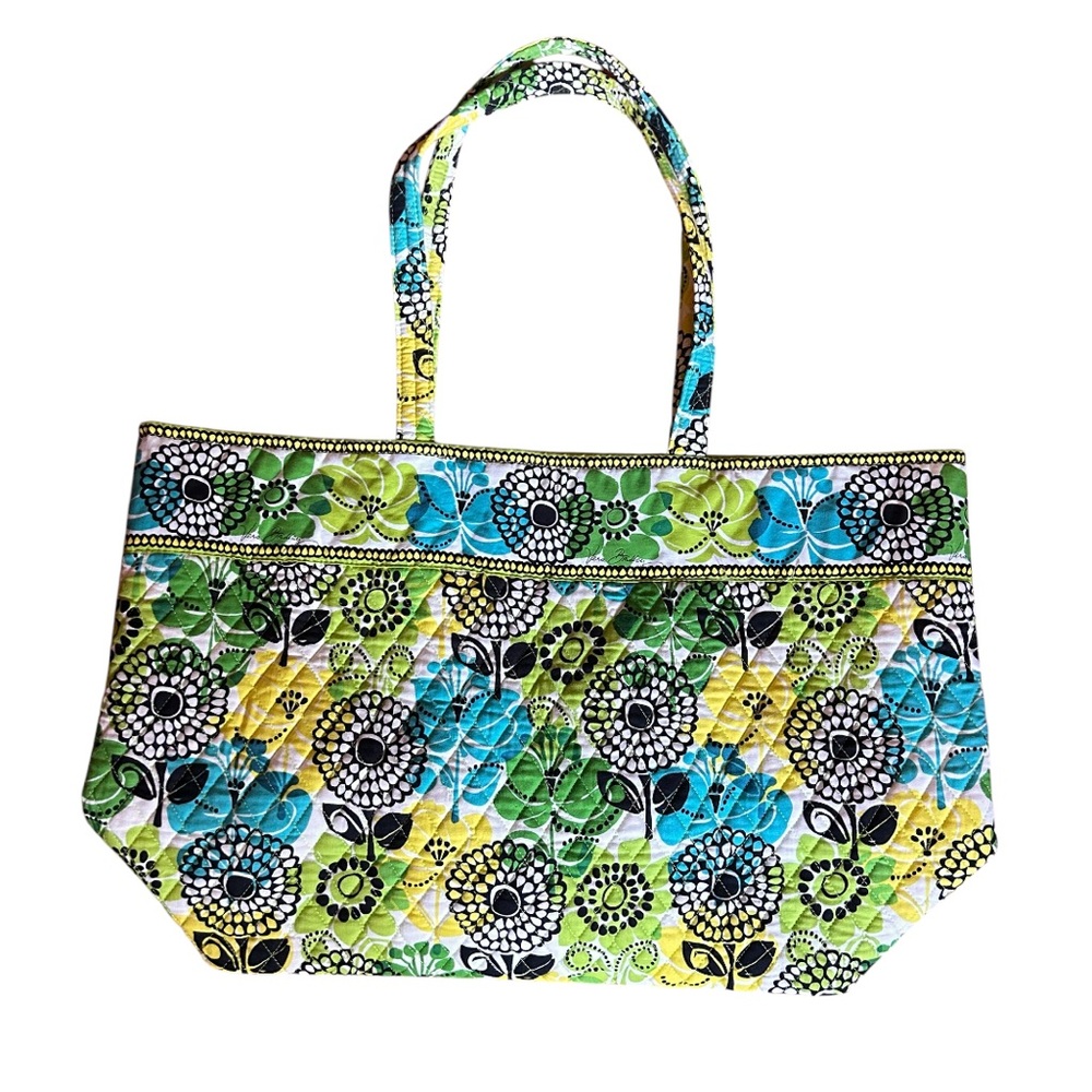 LIKE NEW Vera Bradley big duffle bag
